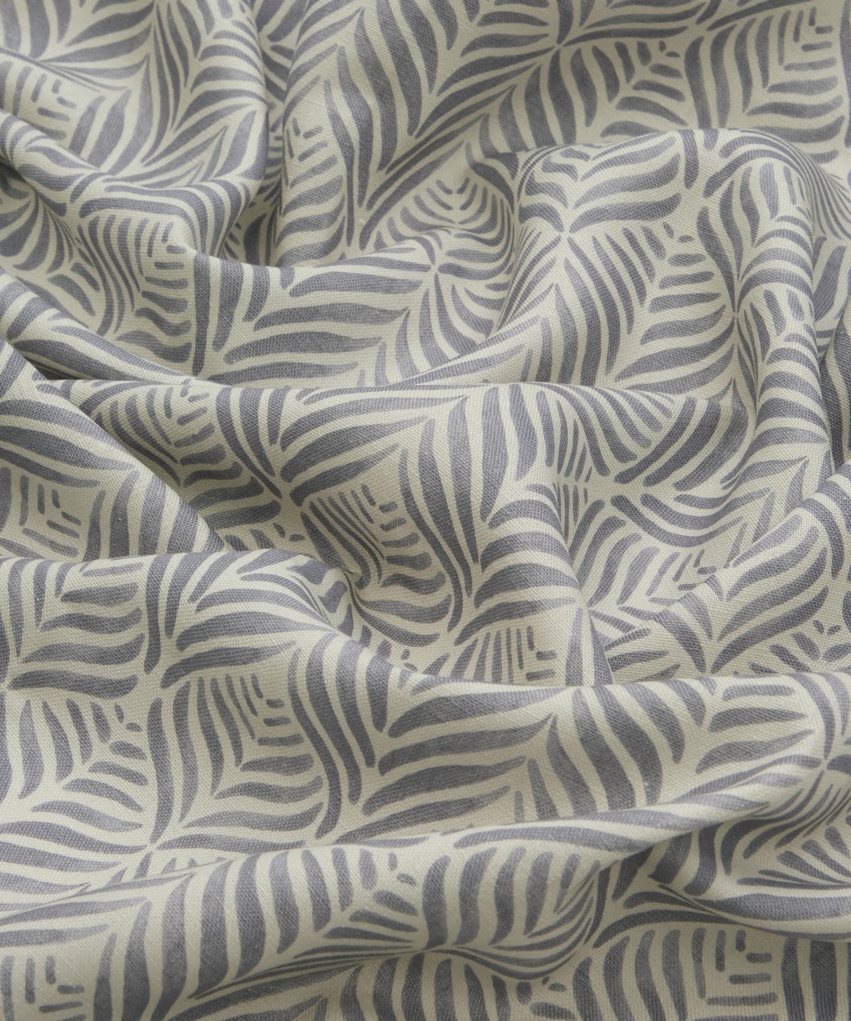 Quill Landsdowne Linen in Pewter - Indoor - Image 4