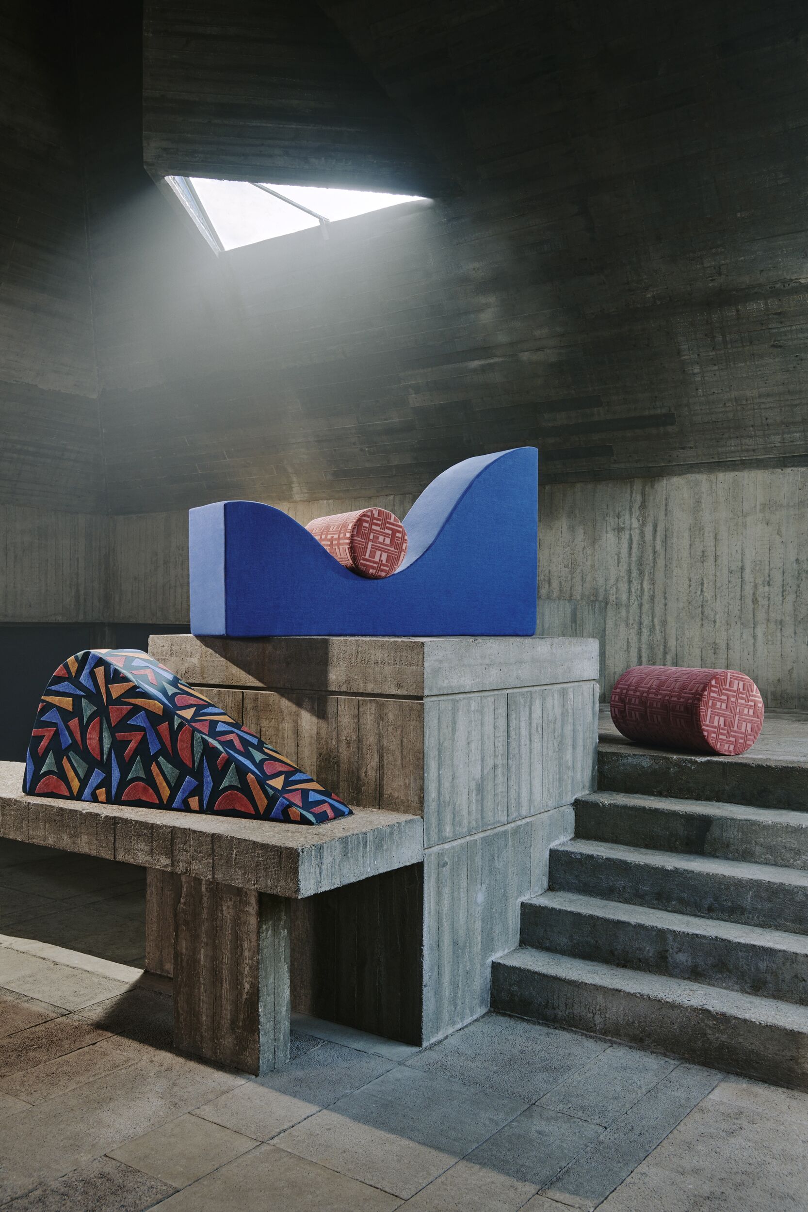 Tudor Columns in Vesuvio - Indoor - Image 2