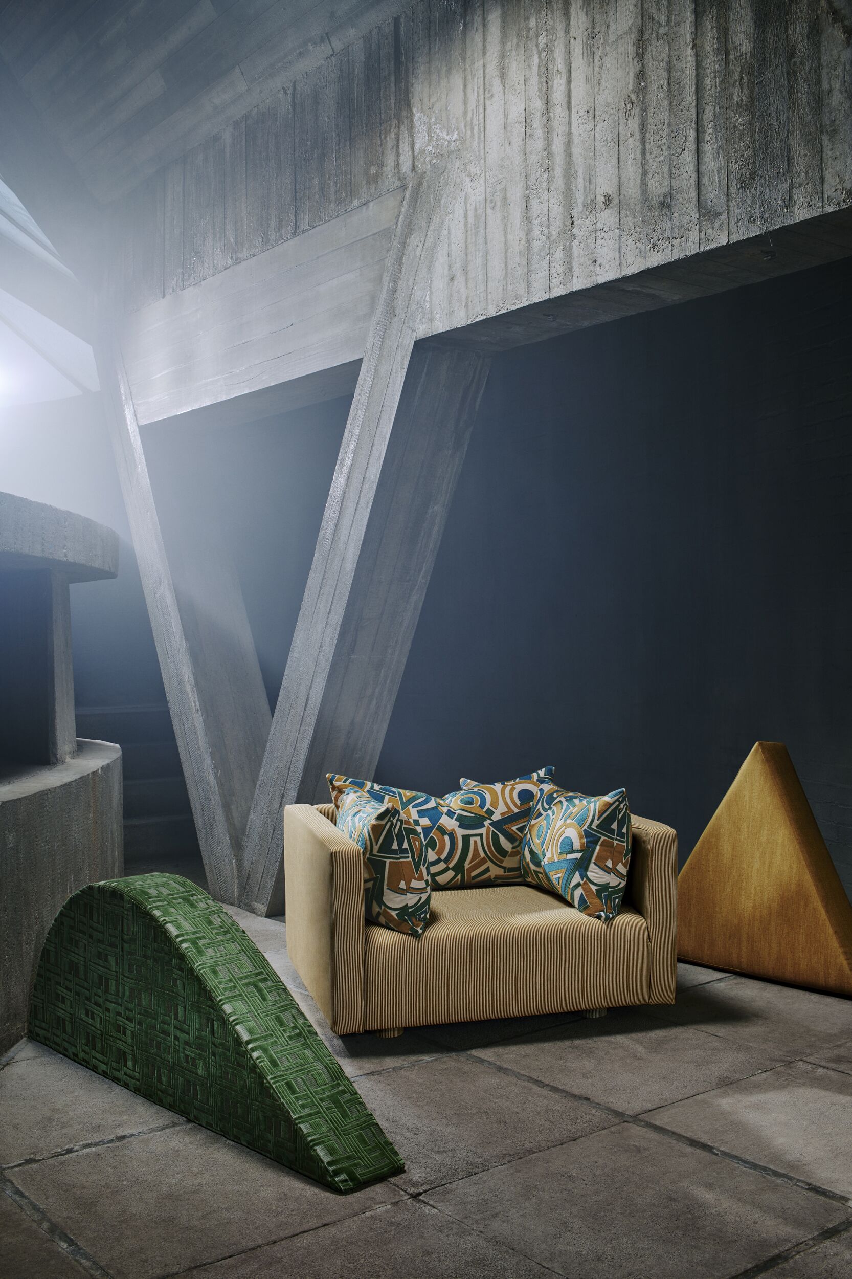 Trepak Embroidery in Summer - Indoor - Image 2