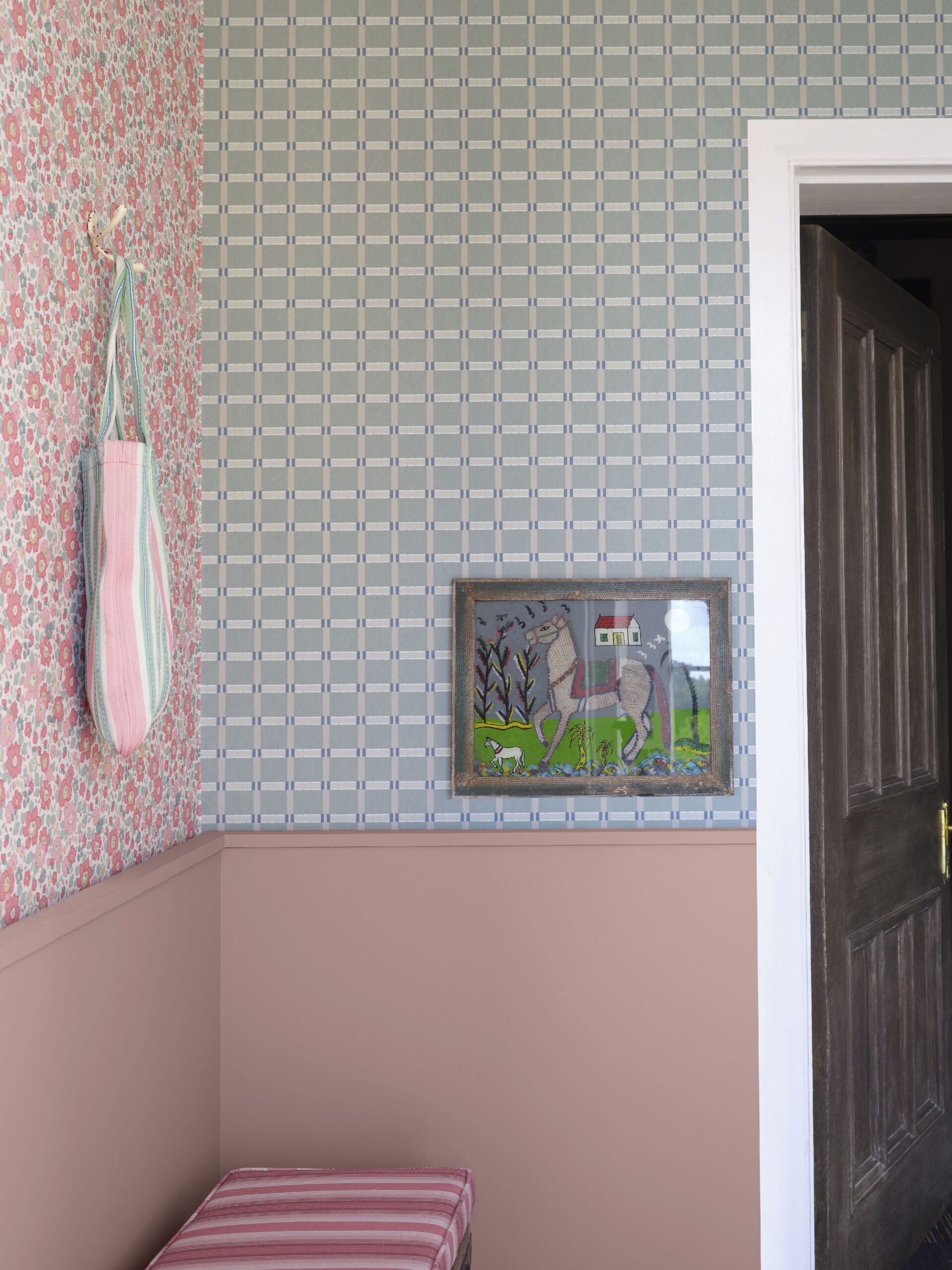 Betsy Bloom Wallpaper in Slipper - Image 6